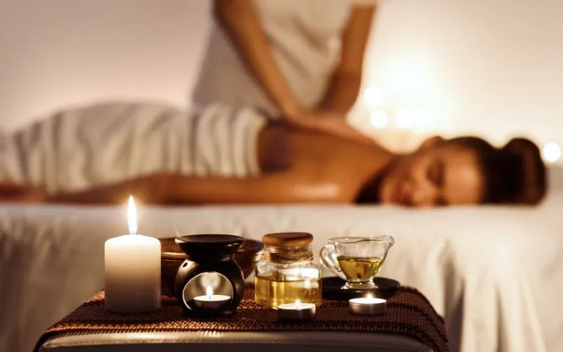 Integracion holistica como combinar masaje aromaterapia y meditacion en una rutina 4